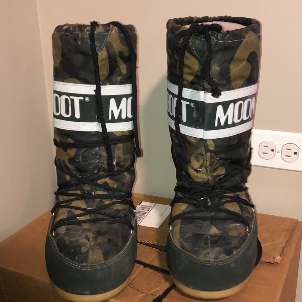 Moon boots